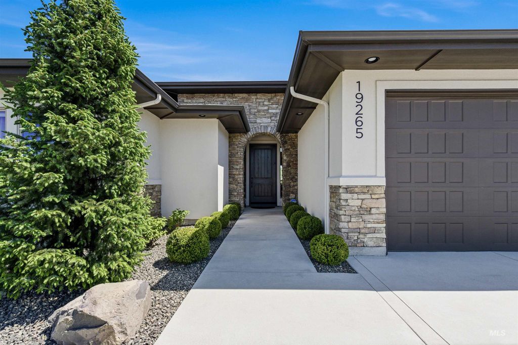 Photo of 19265 E Eaglestone Place, Eagle, ID 83714 (MLS # 98986511)