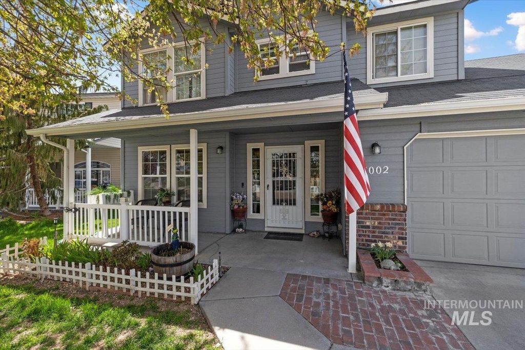 Photo of 5002 Northrup Way, Caldwell, ID 83607 (MLS # 98978795)