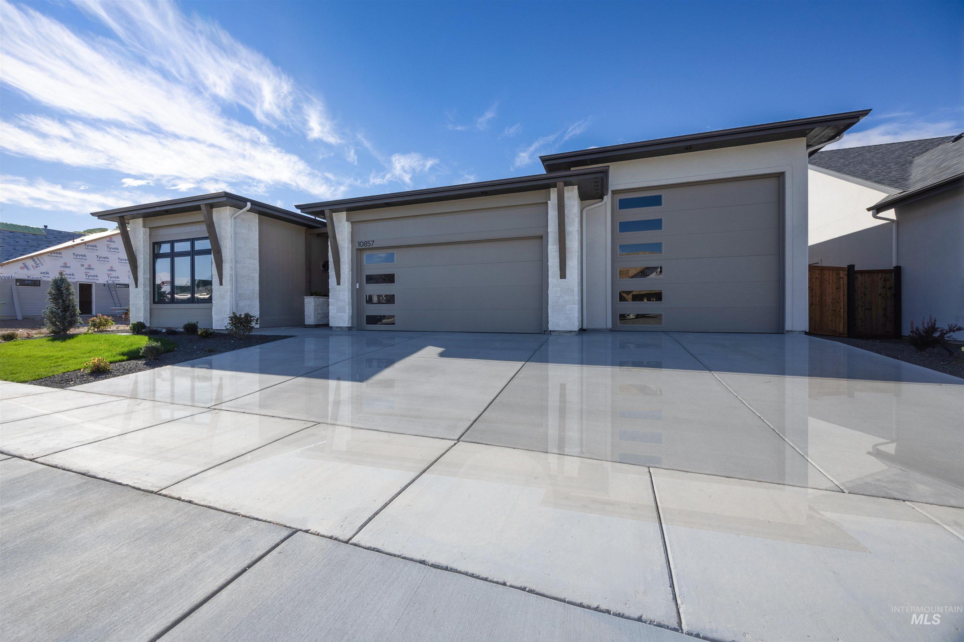 View of front of home with stucco siding and concrete driveway