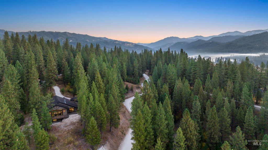 Photo of 17 Madelyn Ct, Garden Valley, ID 83622 (MLS # 98956281)