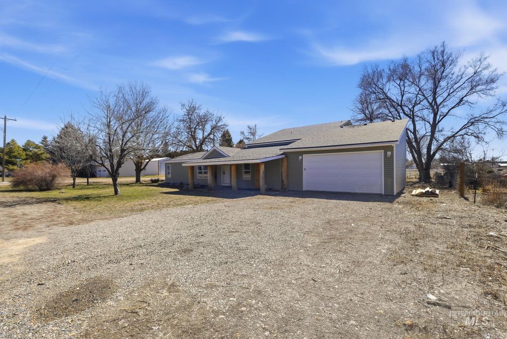 Photo of 185 E Lincoln Ave, Richfield, ID 83349 (MLS # 98978556)