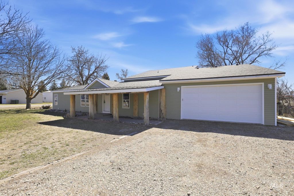 Photo of 185 E Lincoln Ave, Richfield, ID 83349 (MLS # 98978556)