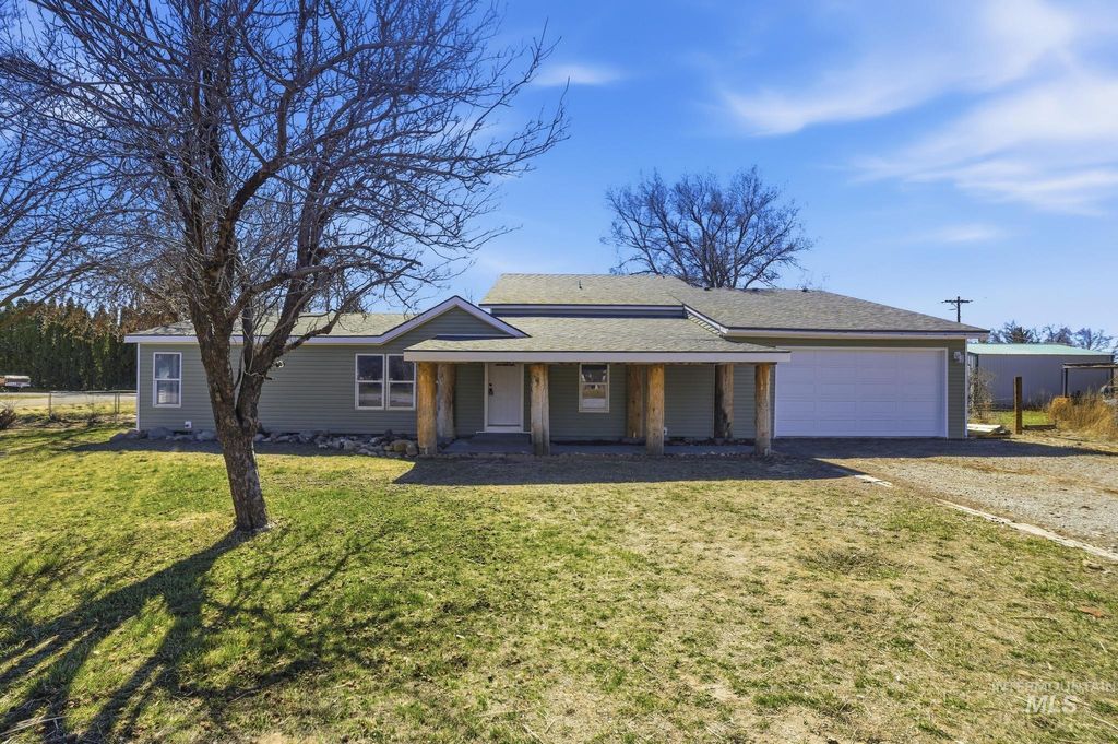 Photo of 185 E Lincoln Ave, Richfield, ID 83349 (MLS # 98978556)