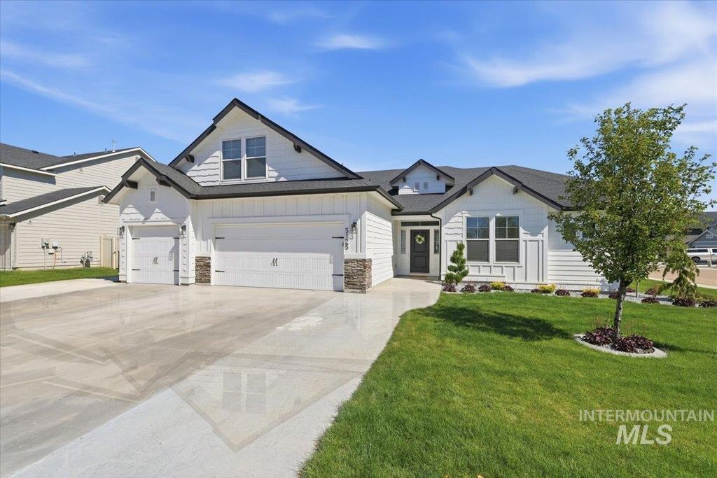 Photo of 5125 Danville St, Caldwell, ID 83605 (MLS # 98986566)