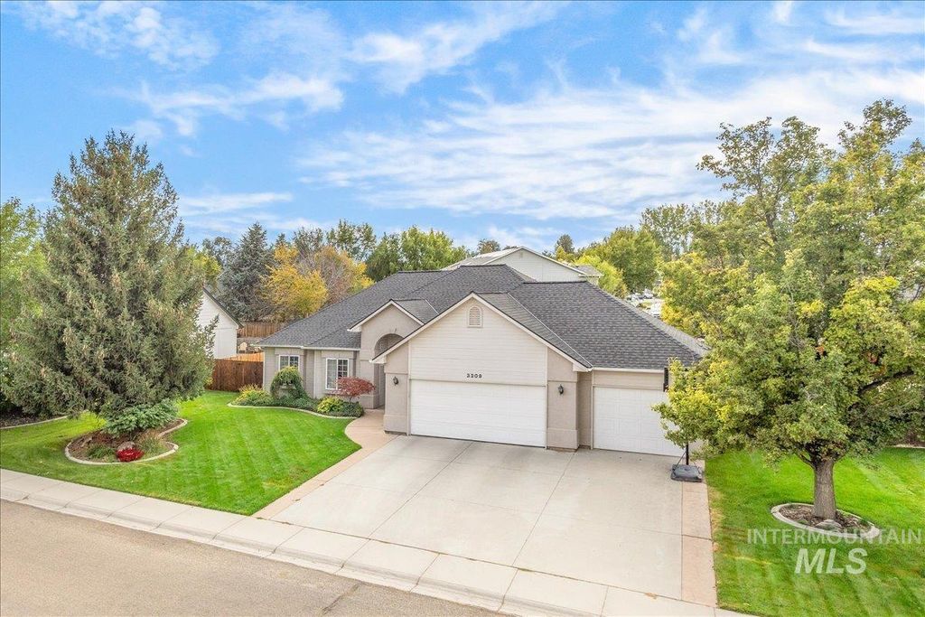 Photo of 3309 S Raintree Dr, Nampa, ID 83686 (MLS # 98963796)