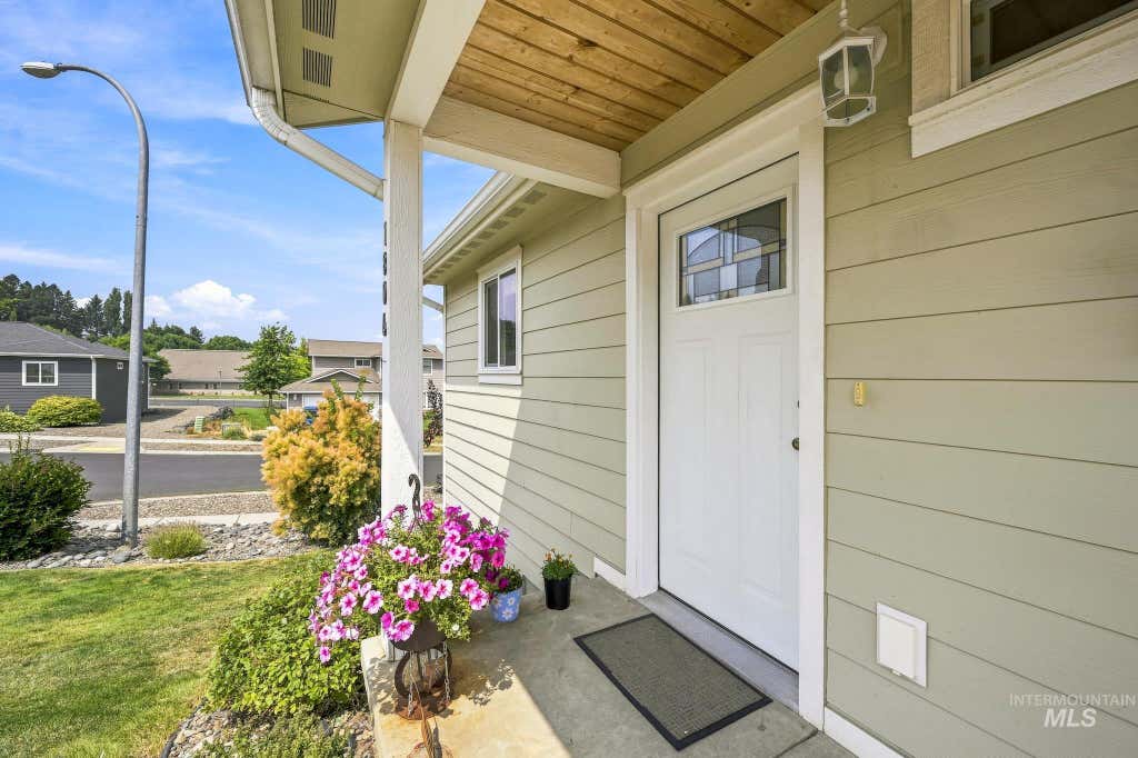Photo of 1806 Koda Court, Moscow, ID 83843 (MLS # 98996750)