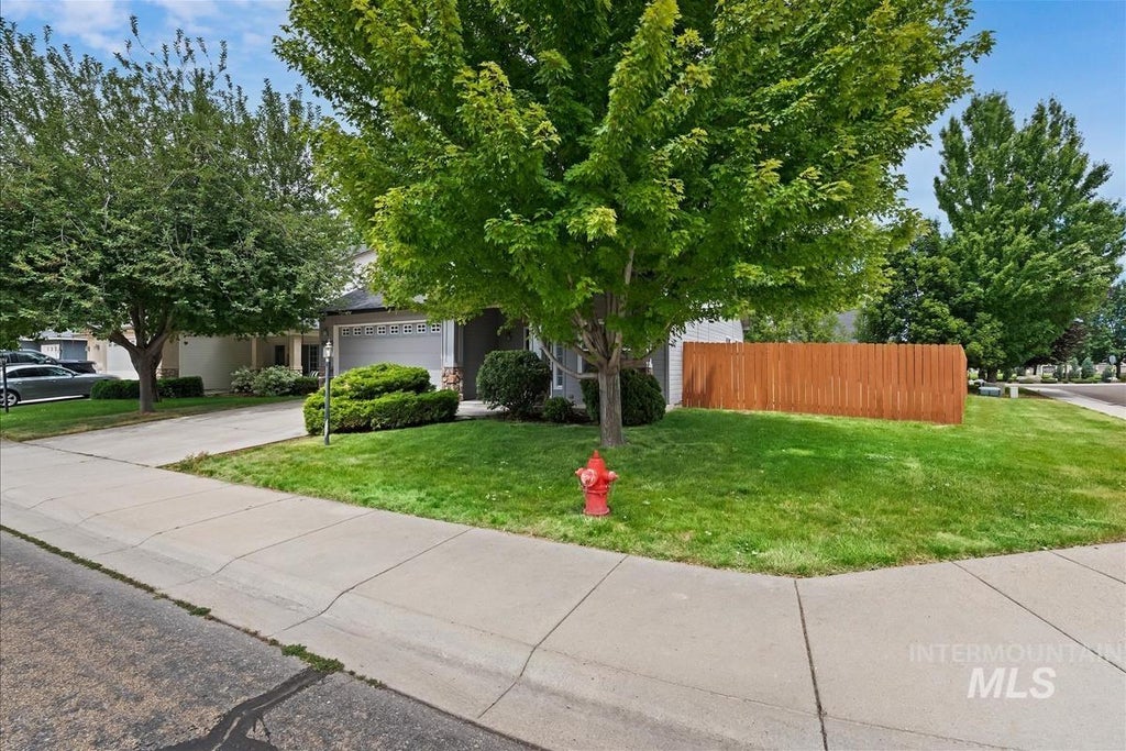 Photo of 2080 W Sage Springs Ct, Meridian, ID 83642 (MLS # 98990986)