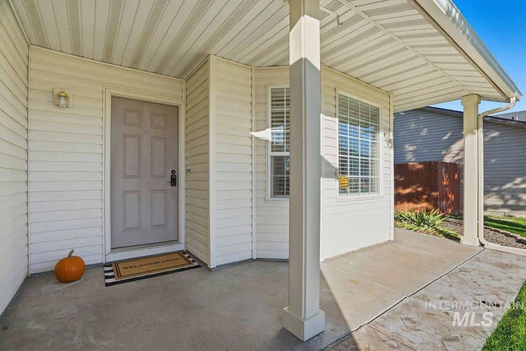 Photo of 2441 S Bluegrass Dr, Nampa, ID 83686 (MLS # 98965506)