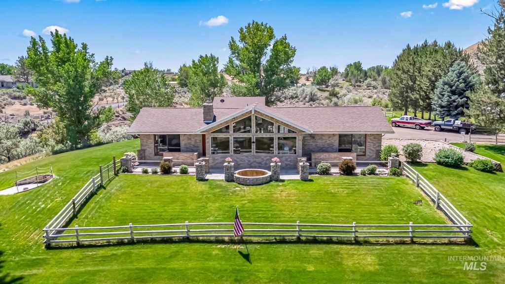 Photo of 4525 Kanaka Ct, Buhl, ID 83316 (MLS # 98977369)