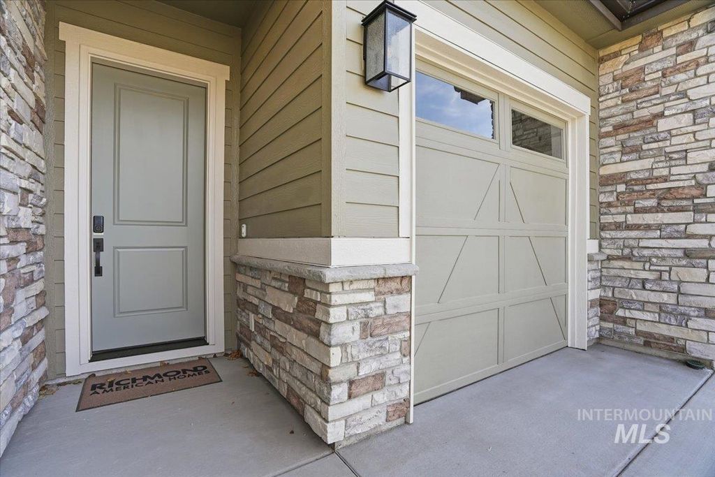 Photo of 900 N Falling Water Way, Eagle, ID 83616 (MLS # 98971808)