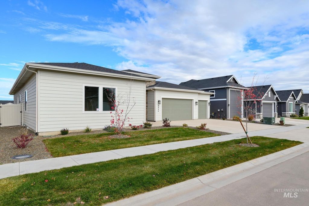 Photo of 9044 W Patmore Ct, Star, ID 83669 (MLS # 98968698)