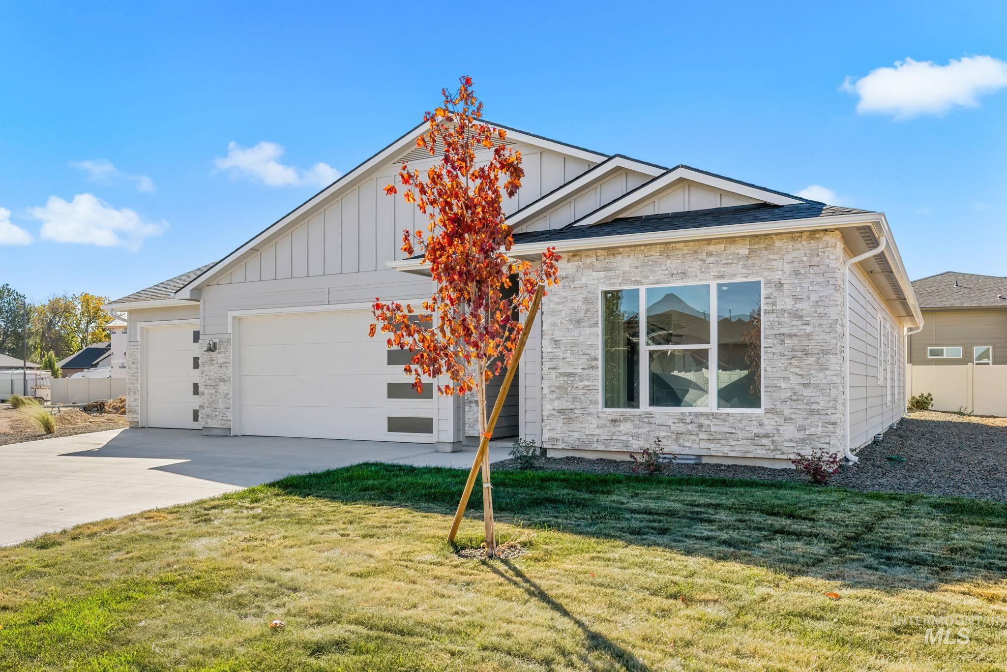 741 E Bouquet Ct