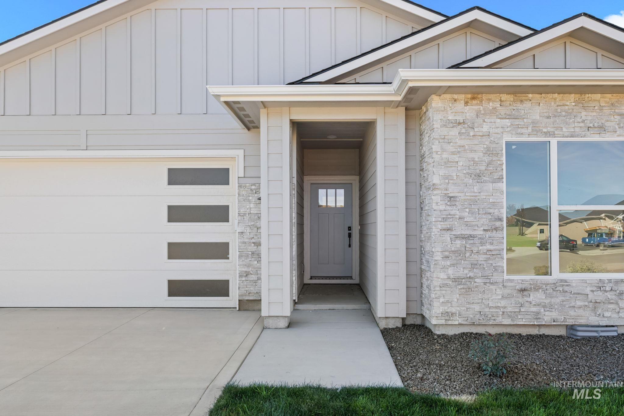 741 E Bouquet Ct