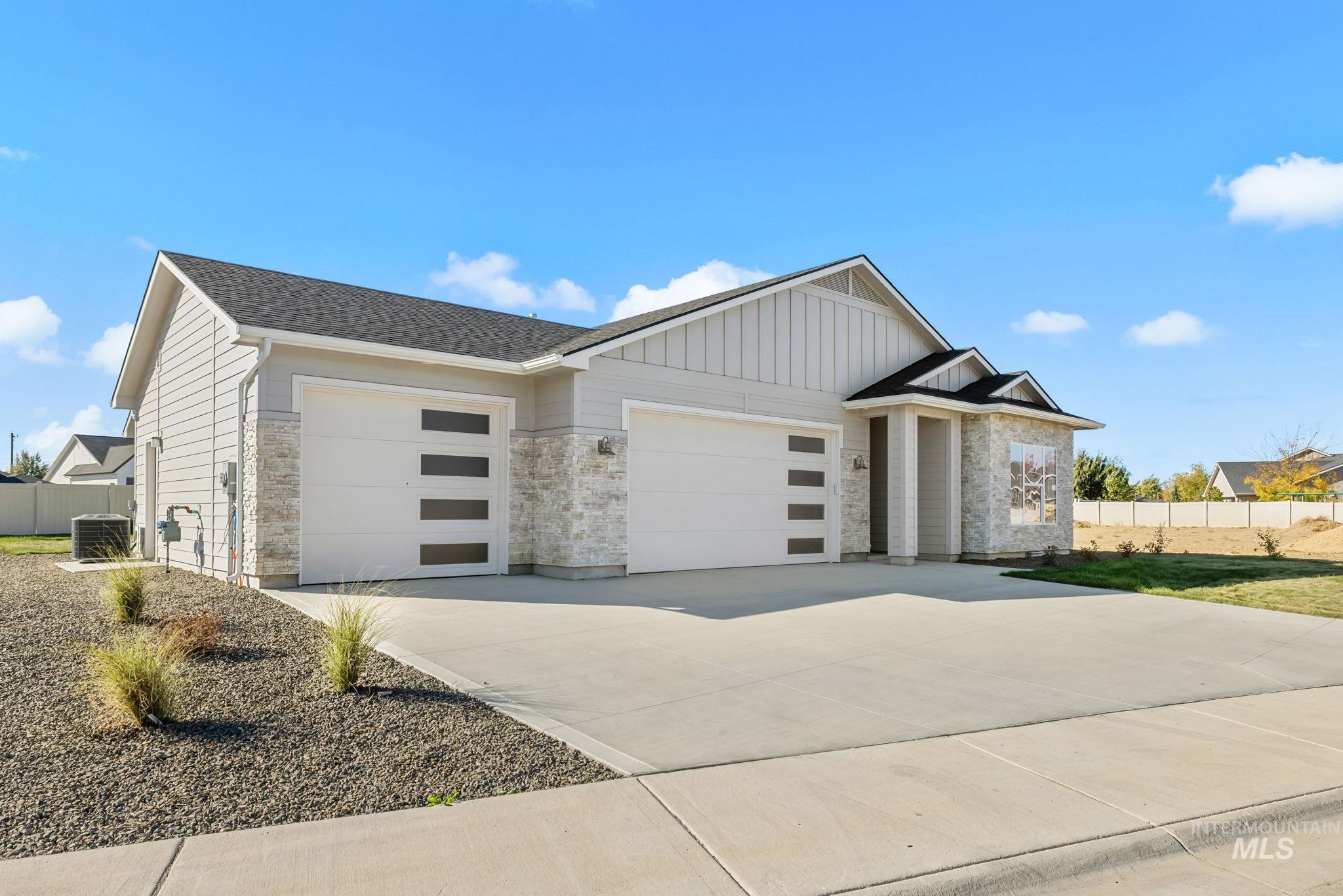 741 E Bouquet Ct