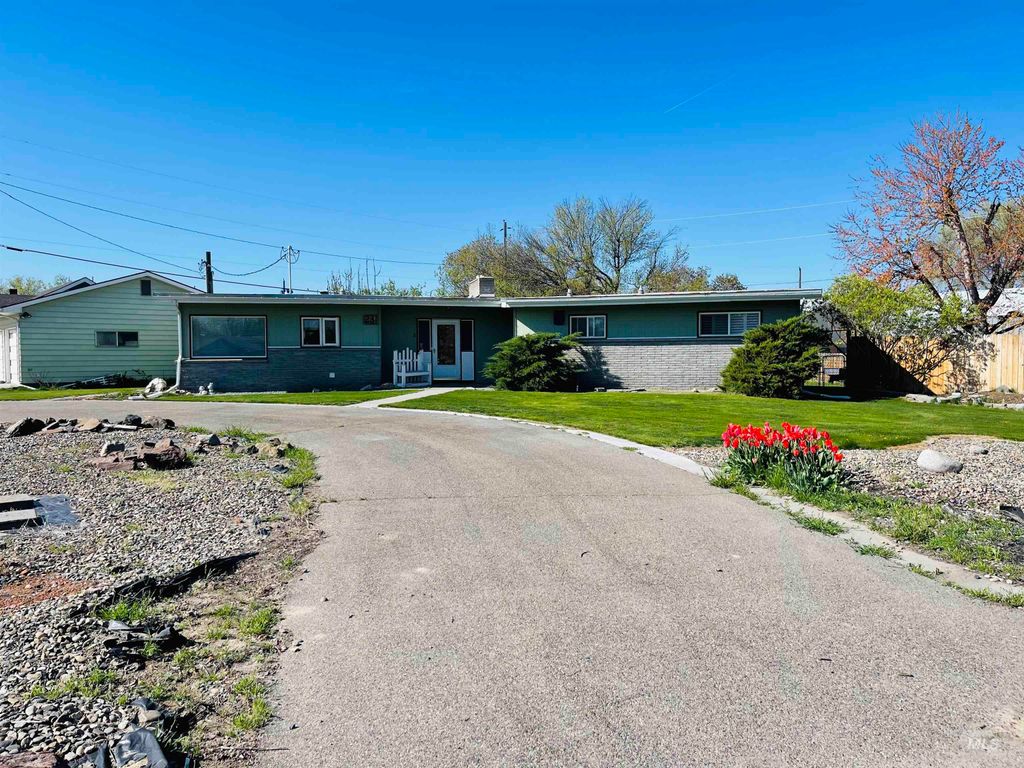 Photo of 231 S Verde Dr, Ontario, OR 97914 (MLS # 98984792)