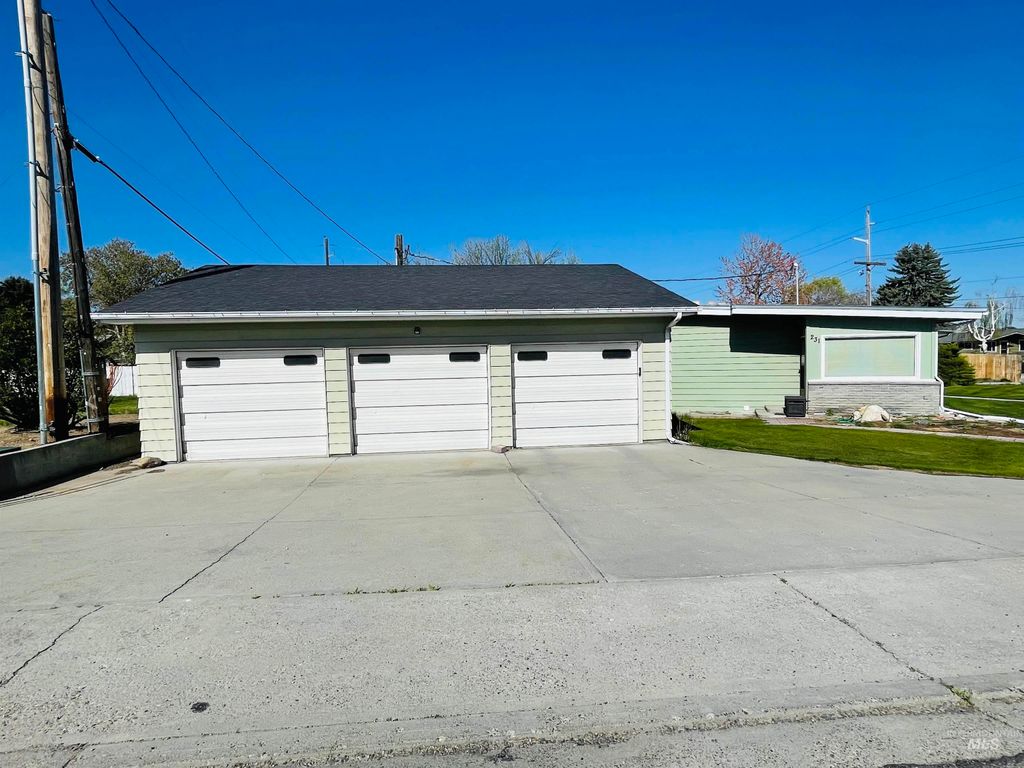 Photo of 231 S Verde Dr, Ontario, OR 97914 (MLS # 98984792)