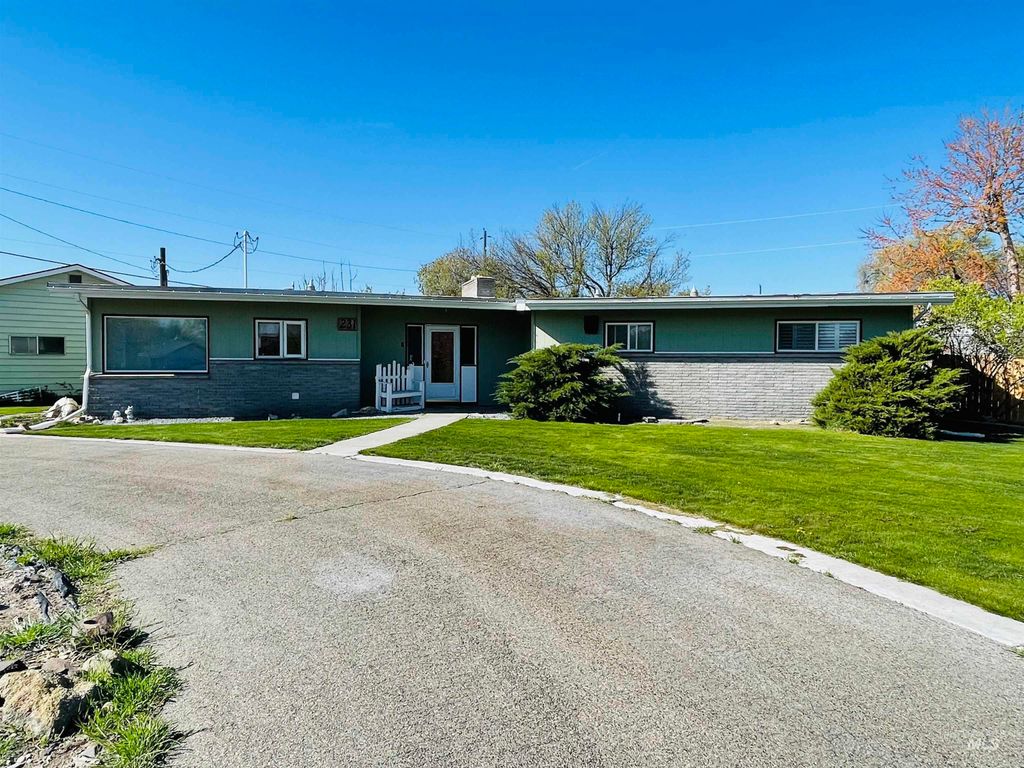 Photo of 231 S Verde Dr, Ontario, OR 97914 (MLS # 98984792)