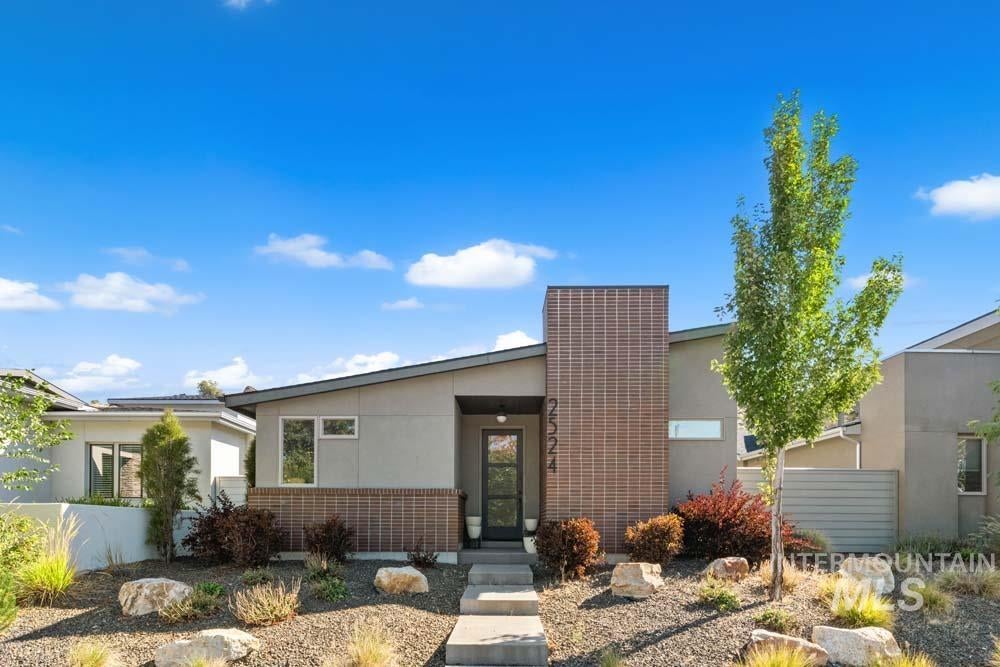 2524 E Warm Springs Ave