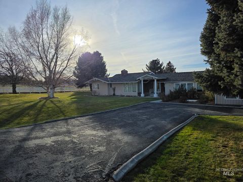 Photo of 4033 Canyon Ridge Dr, Twin Falls, ID 83301 (MLS # 98969361)