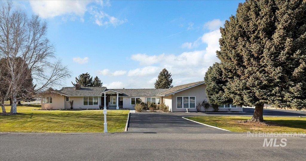 Photo of 4033 Canyon Ridge Dr, Twin Falls, ID 83301 (MLS # 98969361)