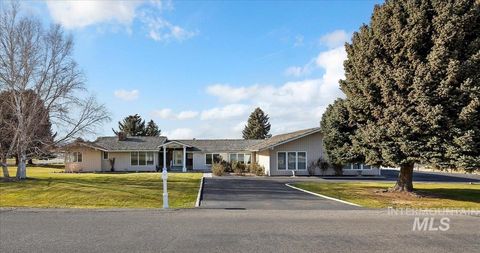 Photo of 4033 Canyon Ridge Dr, Twin Falls, ID 83301 (MLS # 98969361)