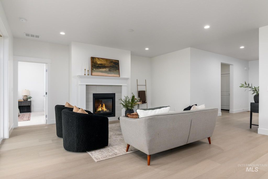 Photo of 6318 W Snow Currant St, Meridian, ID 83646 (MLS # 98975021)