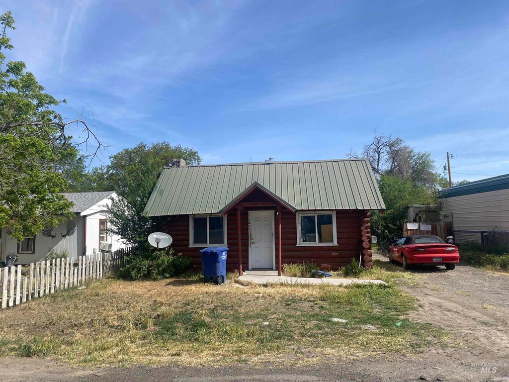 Photo of 1431 Elizabeth Blvd, Twin Falls, ID 83301 (MLS # 98986924)