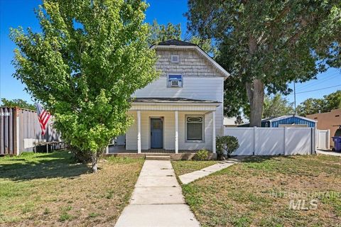 210 N 3rd St Parma ID 83660