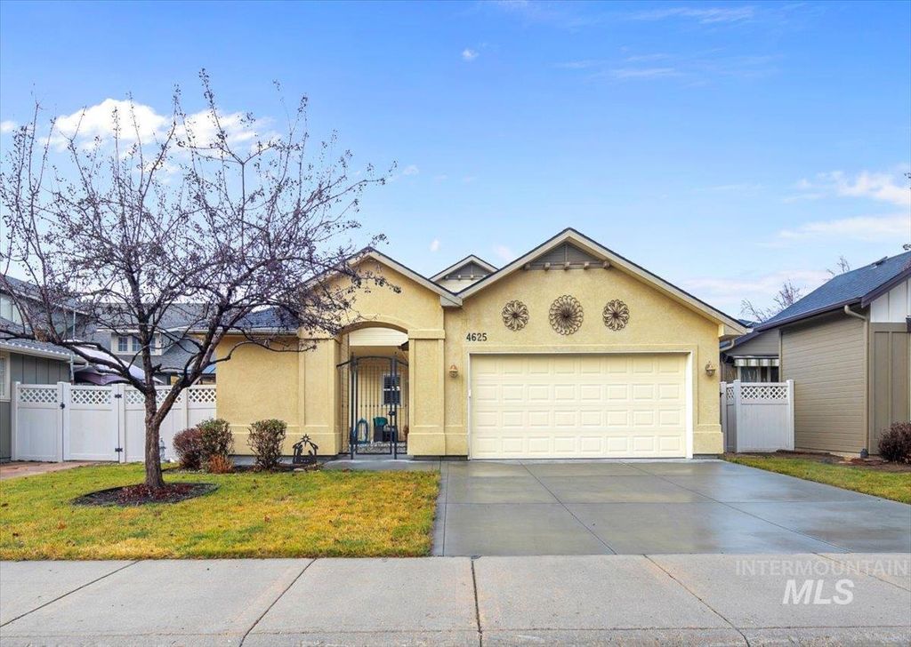Photo of 4625 N Vin Santo Avenue, Meridian, ID 83646 (MLS # 98970792)