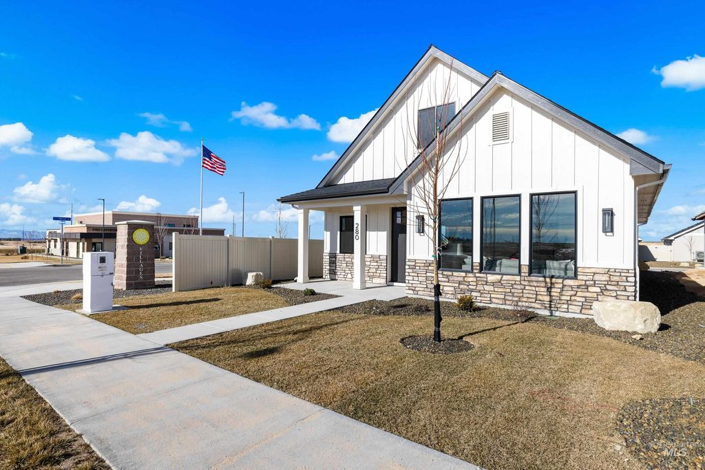 Photo of 280 E Mayfield Springs Blvd, Boise, ID 83716 (MLS # 98969344)