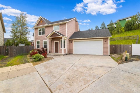 Photo of 2421 White Ave, Moscow, ID 83843 (MLS # 98989059)