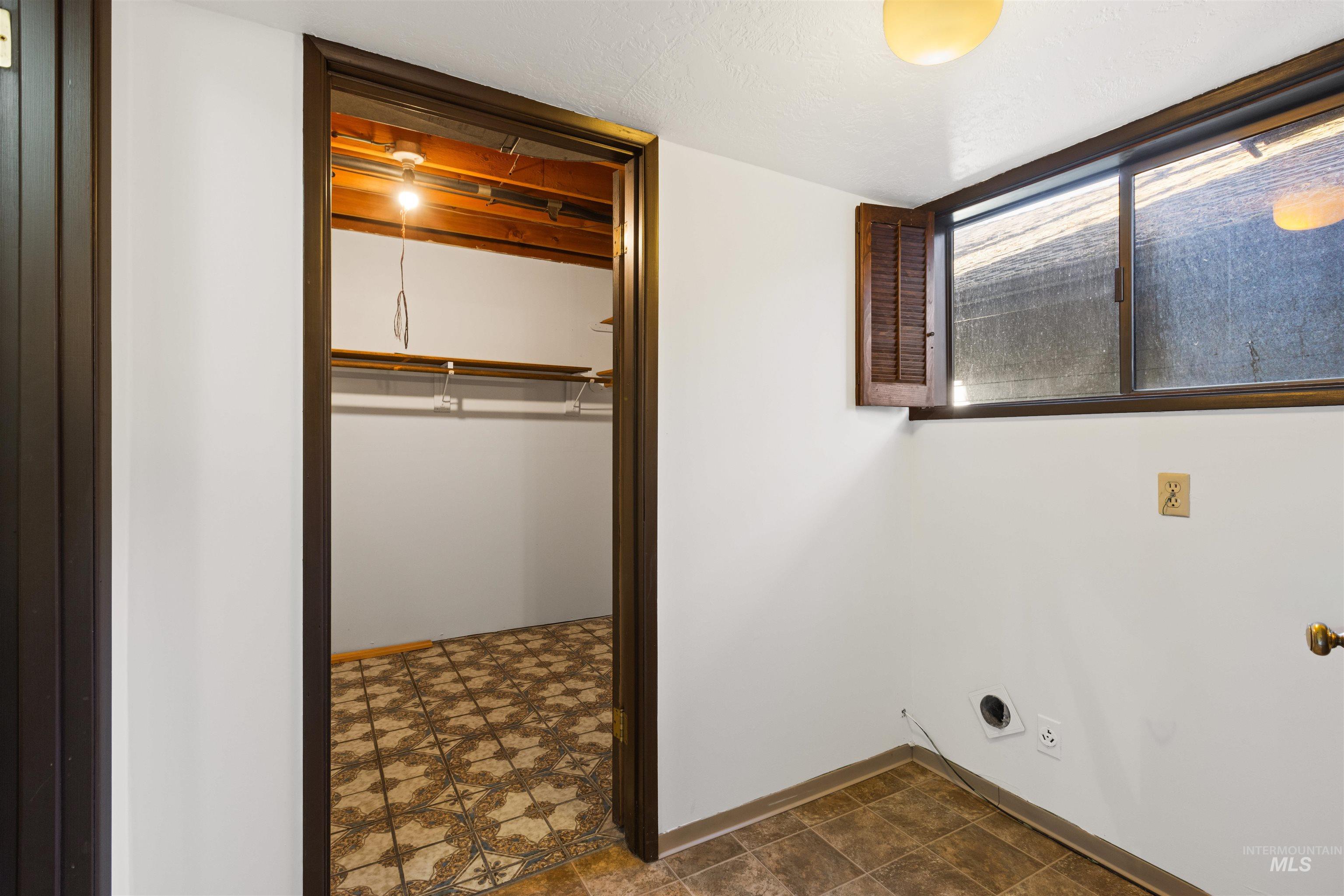 Laundry room featuring baseboards