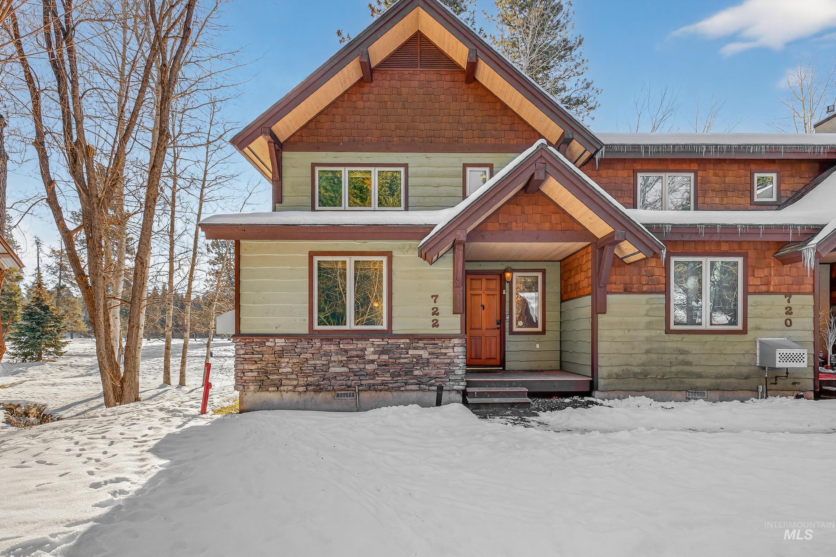 View of front facade featuring crawl space