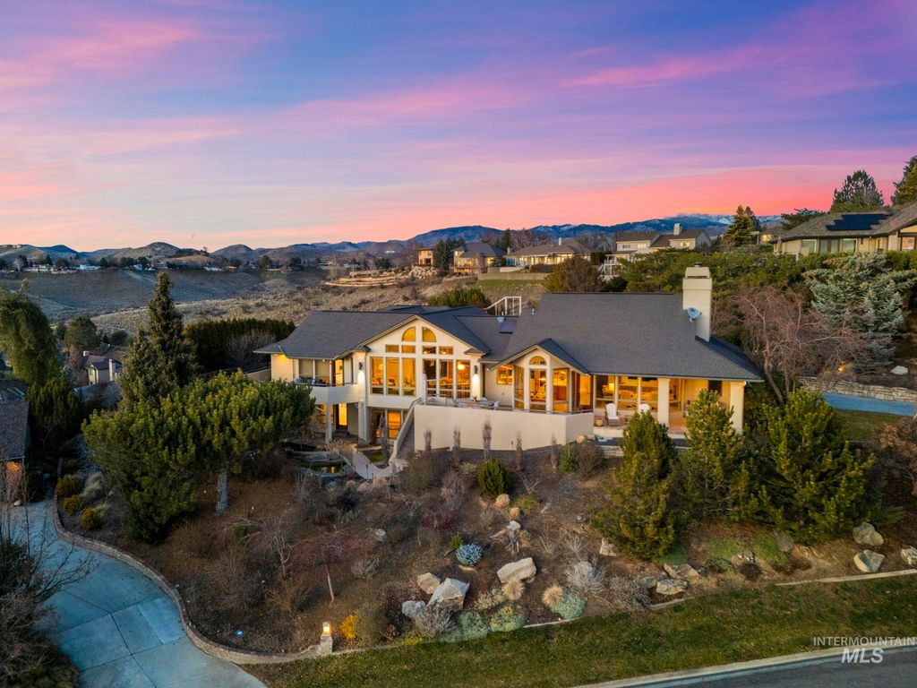 Photo of 462 W Ridgeline Dr, Boise, ID 83702 (MLS # 98974174)