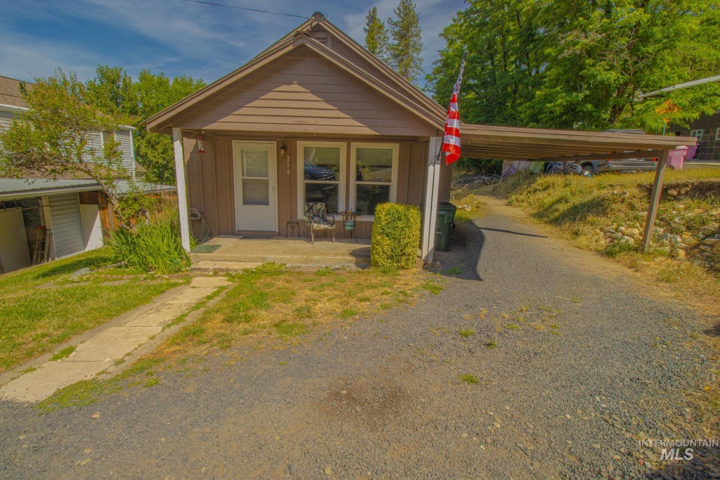 Photo of 216 Tamarac St, Orofino, ID 83544 (MLS # 98991354)