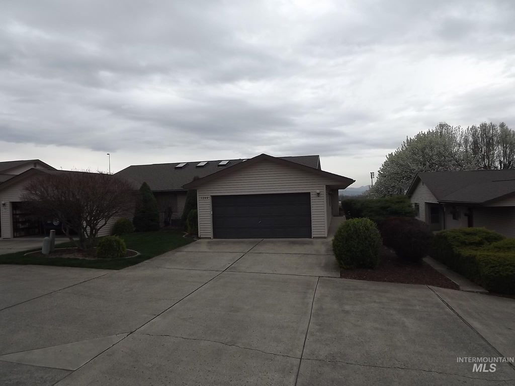 Photo of 1348 29th Street, Lewiston, ID 83501 (MLS # 98979201)