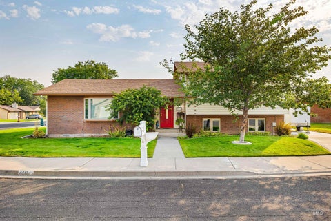Photo of 2271 Sherwood Dr, Twin Falls, ID 83301 (MLS # 98997166)