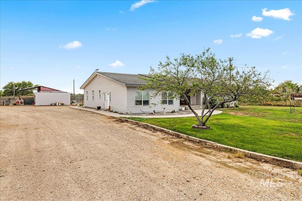 Photo of 3697 Watson Ln, Homedale, ID 83628 (MLS # 98961515)
