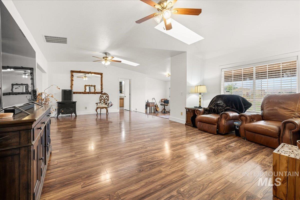 Homedale, Idaho 83628, United States, 4 Bedrooms Bedrooms, ,3 BathroomsBathrooms,Residential,Active,208666