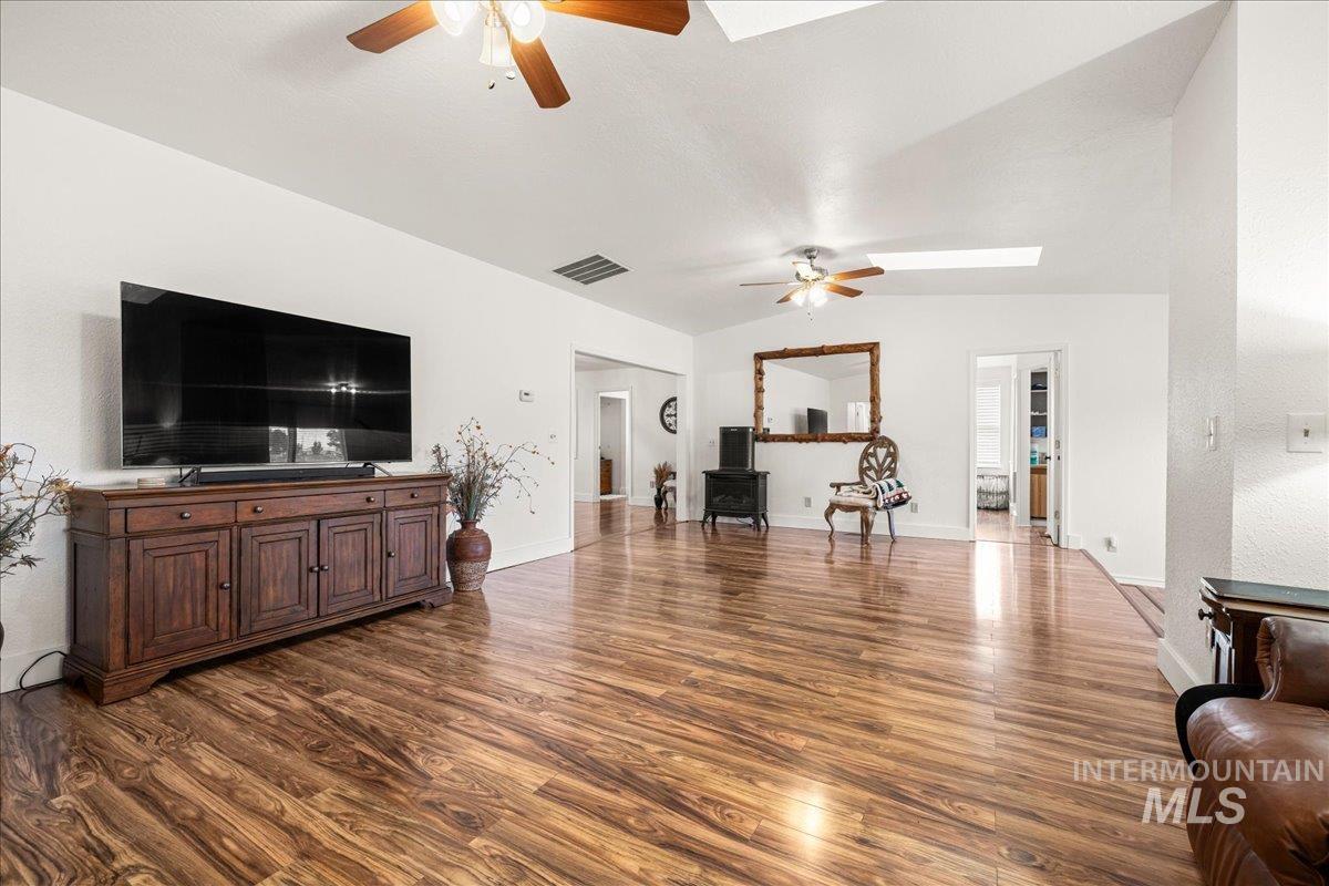 Homedale, Idaho 83628, United States, 4 Bedrooms Bedrooms, ,3 BathroomsBathrooms,Residential,Active,208666