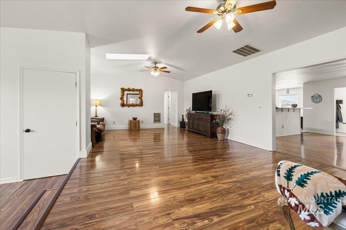 Homedale, Idaho 83628, United States, 4 Bedrooms Bedrooms, ,3 BathroomsBathrooms,Residential,Active,208666