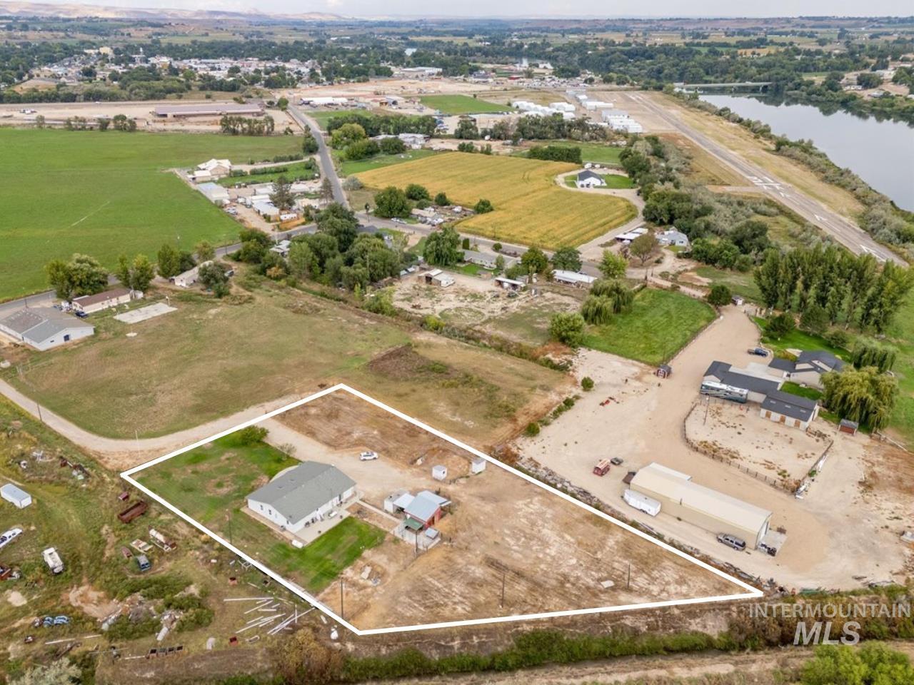 Homedale, Idaho 83628, United States, 4 Bedrooms Bedrooms, ,3 BathroomsBathrooms,Residential,Active,208666