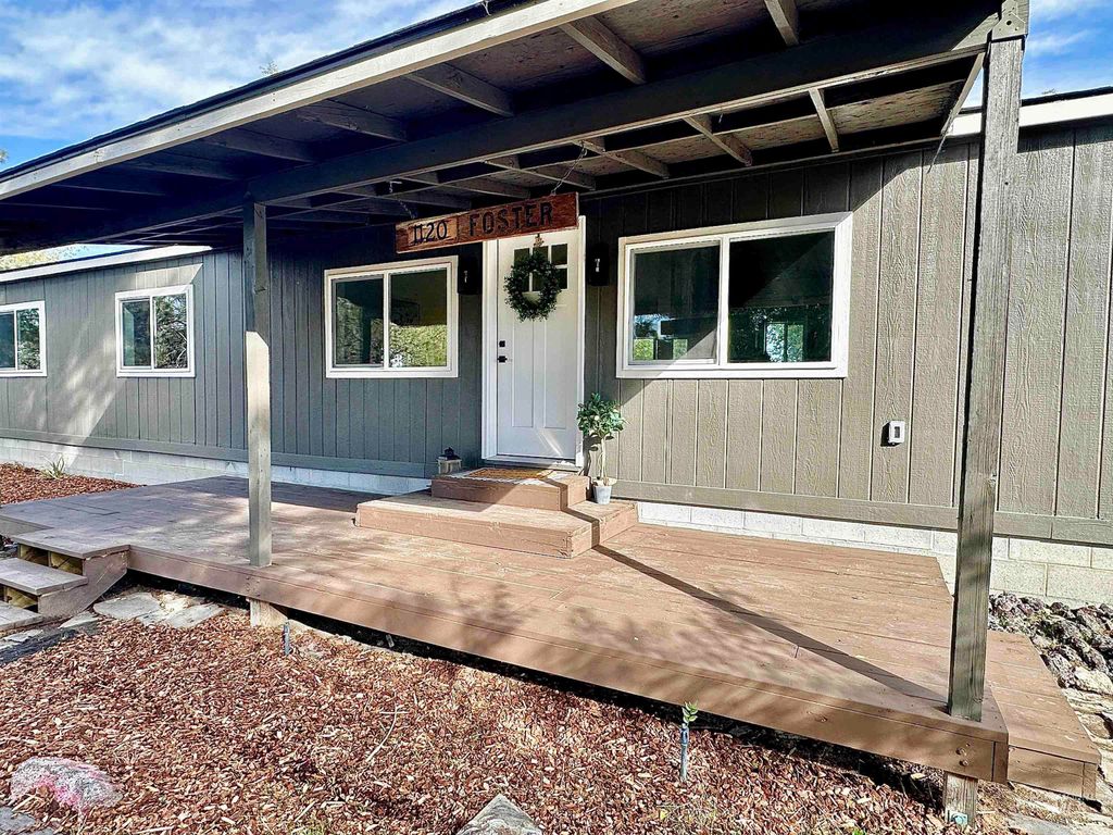 Photo of 1120 Nw Foster Dr, Mountain Home, ID 83647 (MLS # 98964088)