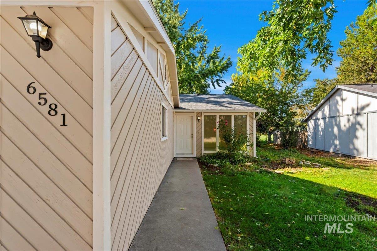 6581 N Glencrest Way