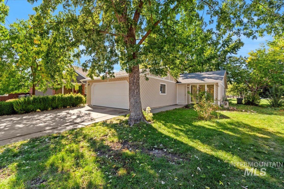 6581 N Glencrest Way