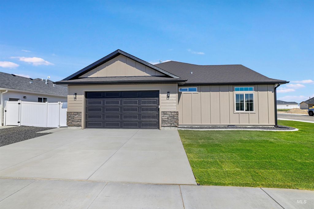 Photo of 3115 Gemini Ave, Twin Falls, ID 83301 (MLS # 98976784)