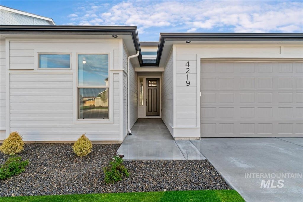 Photo of 4417 Tropic Way, Caldwell, ID 83607 (MLS # 99004400)