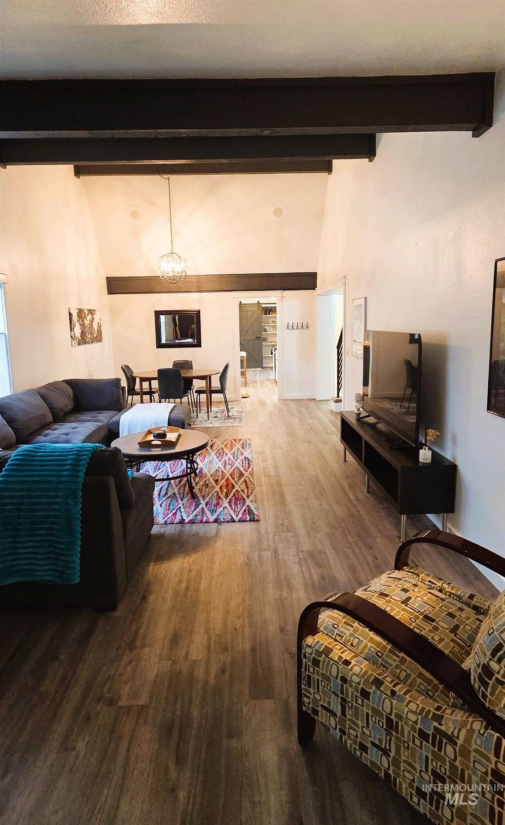 Photo of 1033 Camelot, Boise, ID 83704 (MLS # 98972074)