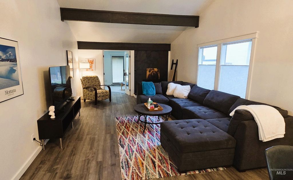 Photo of 1033 Camelot, Boise, ID 83704 (MLS # 98972074)