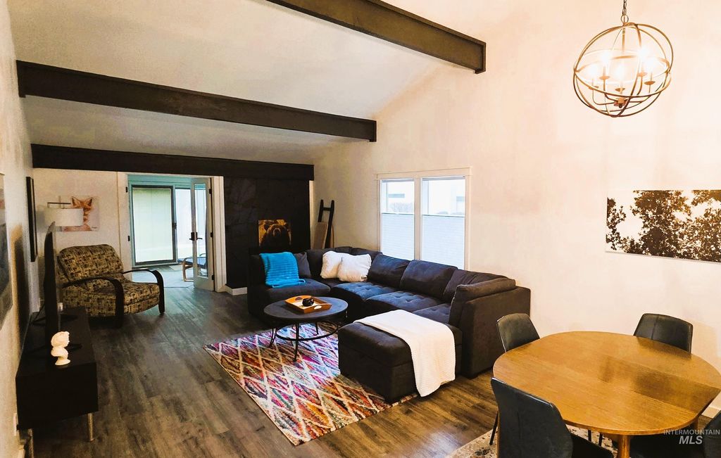 Photo of 1033 Camelot, Boise, ID 83704 (MLS # 98972074)